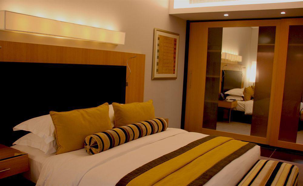 Hala Arjaan By Rotana, Deluxe Hotel Apartments Abu Dhabi Exterior photo